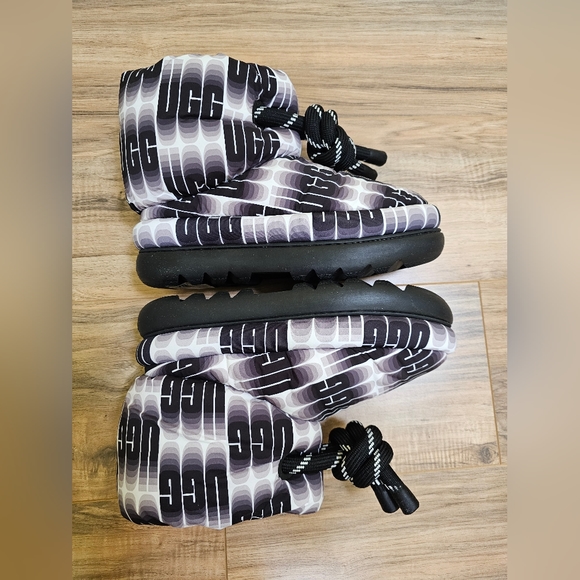 UGG Classic Maxi Wavelength Short, black/white, size US 9 - Picture 11 of 12